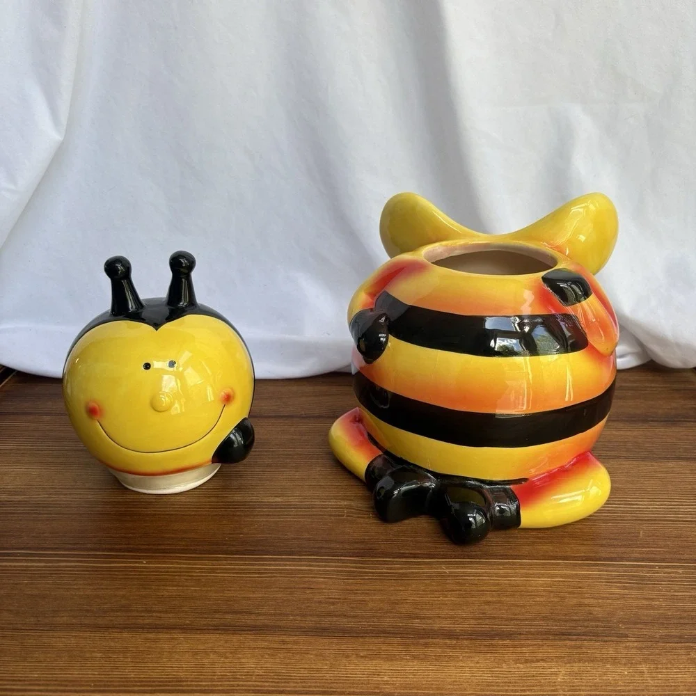 Cosmos Gifts Ceramic Honey Bee Cookie Jar Bumble Bee Kitchen Canister